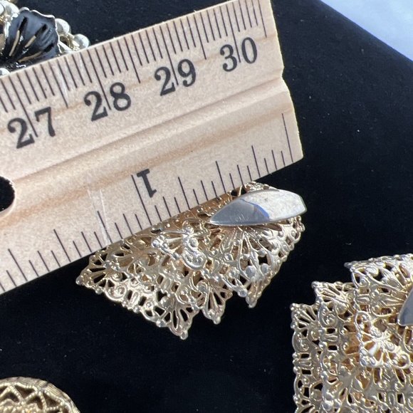 Vntg Clip On Earrings 4 Pair 1 Brooch Gold Silver Tone Dauplaise Sarah Coventry - Picture 11 of 16